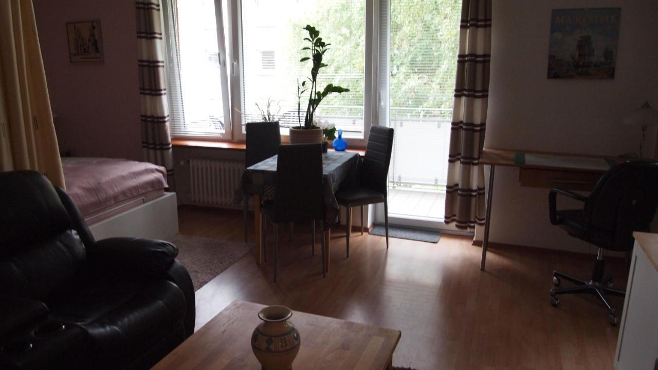 Zentral Gelegene Ferienwohnung Любек Экстерьер фото