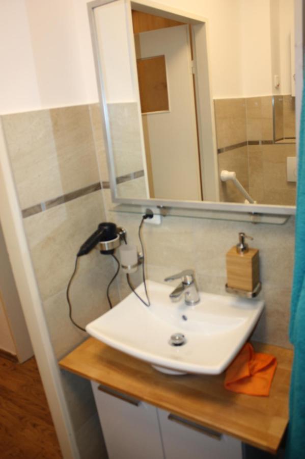 Zentral Gelegene Ferienwohnung Любек Экстерьер фото